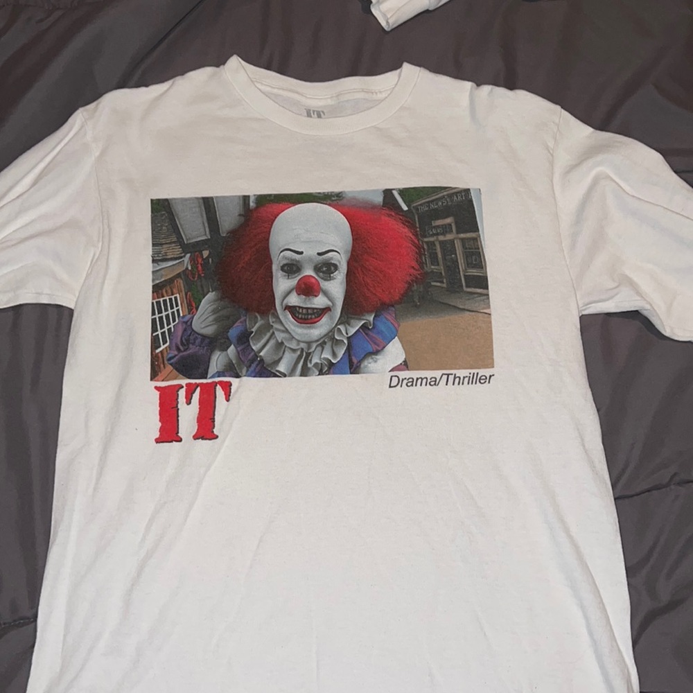 IT WHITE LONG SLEEVE T SHIRT